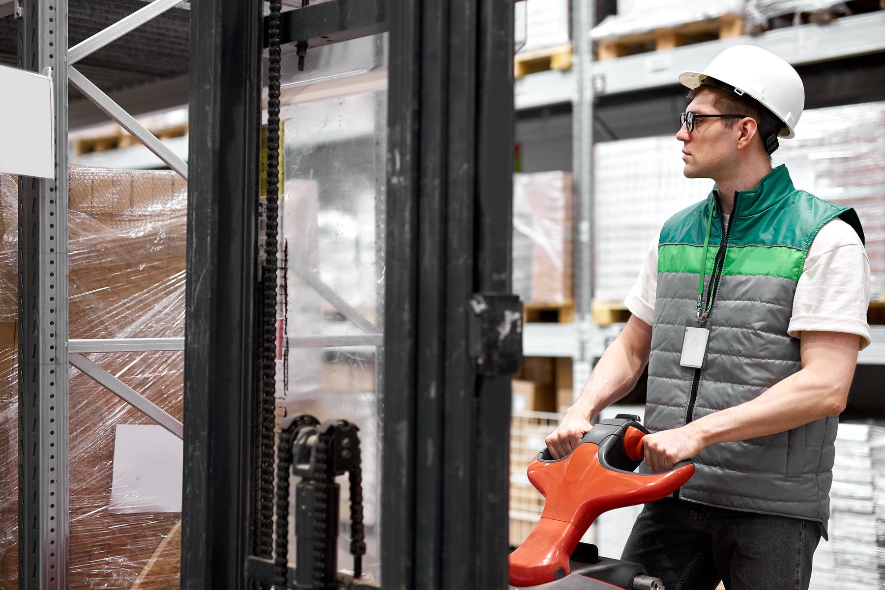 Electric Pallet Stacker Truck: A Fusion of Power, Precision, and Productivity