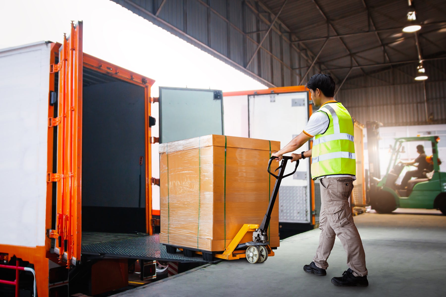 Why the Manual Pallet Jack is Still a Must-Have for Warehouses